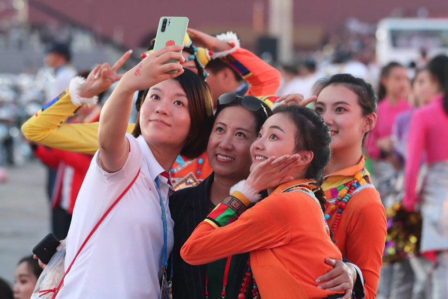 今晚，我們歡聚在天安門廣場(chǎng)