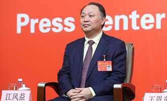 南昌大學(xué)黨委常委、副校長江風(fēng)益