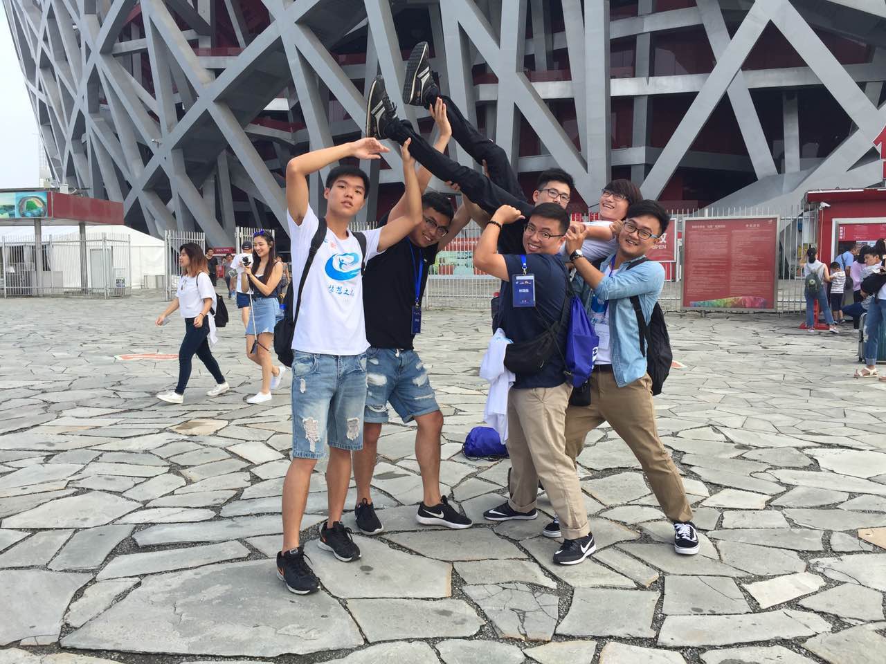 &ldquo;臺(tái)灣青年大陸互聯(lián)網(wǎng)+夢(mèng)想之旅&rdquo;走進(jìn)鳥(niǎo)巢及水立方