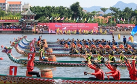 2018海峽兩岸龍舟賽開幕，53支隊(duì)伍競(jìng)渡   組圖