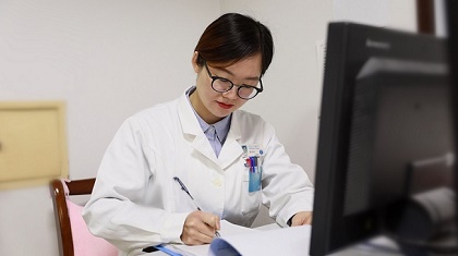 有才！這位女醫(yī)生自創(chuàng)說唱視頻，讓科普更&ldquo;接地氣&rdquo;