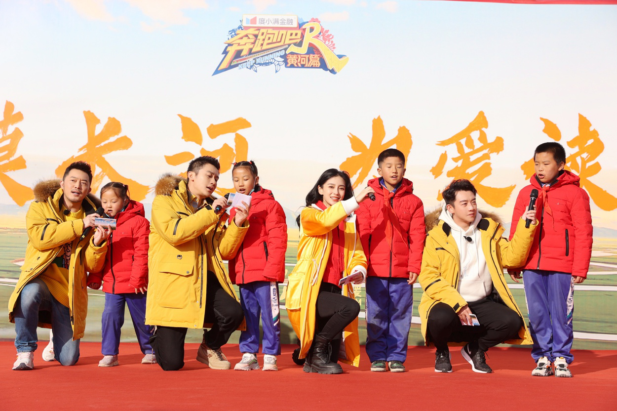 2020年11月18日，&ldquo;大漠長河，為愛讀詩&rdquo;多一克溫暖公益活動啟動儀式在寧夏中衛(wèi)市沙坡頭區(qū)郭灘學(xué)校舉行。&ldquo;跑男團(tuán)&rdquo;成員李晨、楊穎、鄭愷、沙溢與&ldquo;多一克溫暖&rdquo;團(tuán)隊攜手為學(xué)生們送去了海瀾之家的冬日溫暖。