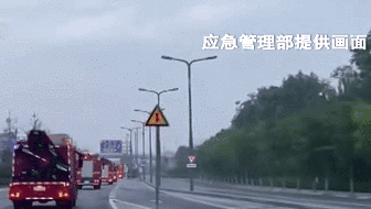 暴雨中 他們&ldquo;逆流而上&rdquo;：跨省救援！7省1800名消防員增援河南