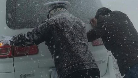 &ldquo;冰雕&rdquo;交警找到了！致敬戰(zhàn)斗在抗風(fēng)雪一線的交警