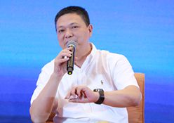 中山大學(xué)第五醫(yī)院院長(zhǎng)單鴻在&ldquo;介入治療&rdquo;對(duì)話環(huán)節(jié)發(fā)言