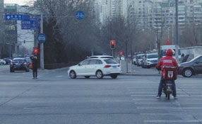 瘋狂&rdquo;外賣 板子應(yīng)該打在誰身上？