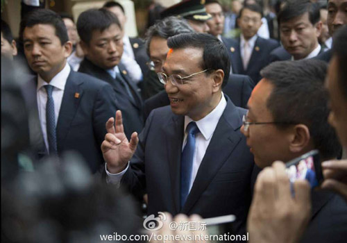 李克強(qiáng)：在非中企了解當(dāng)?shù)匚幕拍茉「D片來(lái)源：&ldquo;新國(guó)際&rdquo;微博。