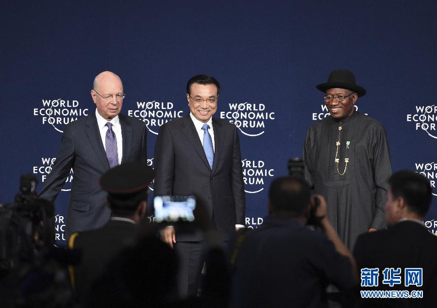 5月8日，中國國務(wù)院總理李克強(qiáng)在阿布賈出席第24屆世界經(jīng)濟(jì)論壇非洲峰會全會，發(fā)表題為《共同推動非洲發(fā)展邁上新臺階》的特別致辭。新華社記者 李學(xué)仁 攝 