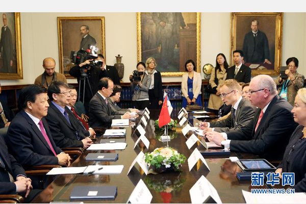 6月13日，中共中央政治局常委、中央書記處書記劉云山在赫爾辛基會(huì)見芬蘭議長(zhǎng)海內(nèi)盧奧馬。 新華社記者姚大偉攝