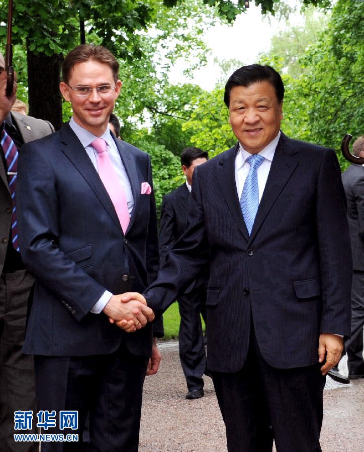 6月12日，中共中央政治局常委、中央書(shū)記處書(shū)記劉云山在赫爾辛基會(huì)見(jiàn)芬蘭總理卡泰寧。 新華社記者饒愛(ài)民攝