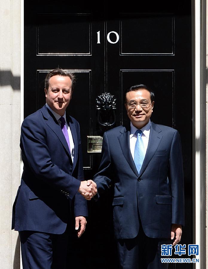 6月17日，國務(wù)院總理李克強在倫敦唐寧街10號首相府同英國首相卡梅倫舉行中英總理年度會晤。新華社記者 李濤 攝