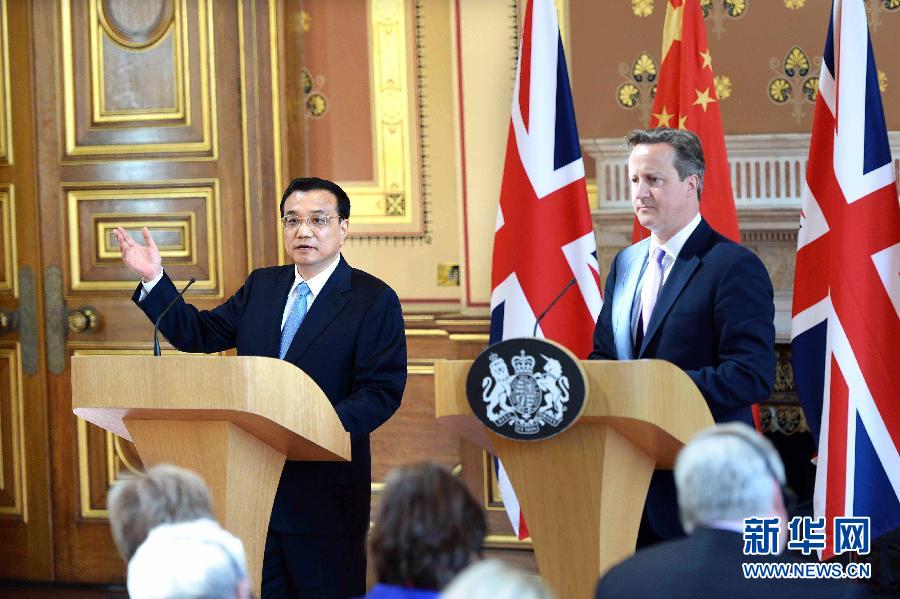 6月17日，中國國務院總理李克強同英國首相卡梅倫在倫敦舉行中英總理年度會晤后共同會見記者。新華社記者 李濤 攝  