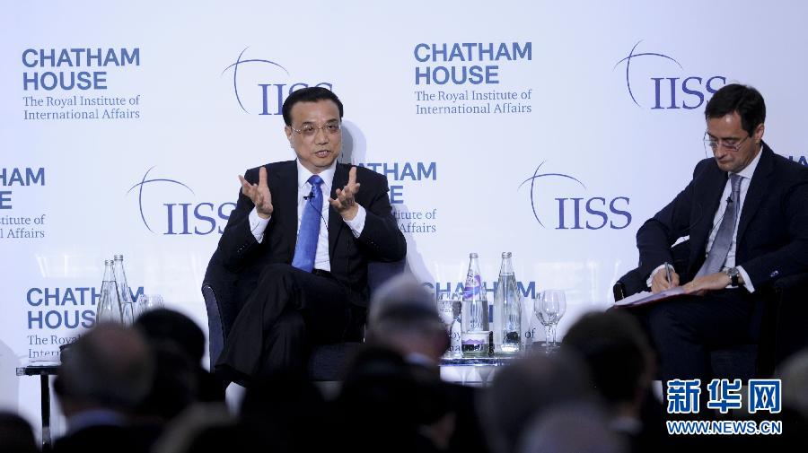 6月18日，國(guó)務(wù)院總理李克強(qiáng)在倫敦金融城市長(zhǎng)官邸面向英國(guó)皇家國(guó)際問(wèn)題研究所和國(guó)際戰(zhàn)略研究所兩大智庫(kù)發(fā)表題為《共建包容發(fā)展的美好世界》的演講。新華社記者 張鐸 攝 