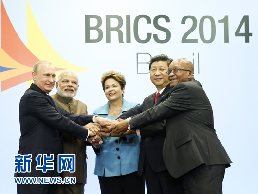 這是習近平同出席會晤的巴西總統(tǒng)羅塞夫、俄羅斯總統(tǒng)普京、印度總理莫迪、南非總統(tǒng)祖馬合影。新華社記者 蘭紅光 攝