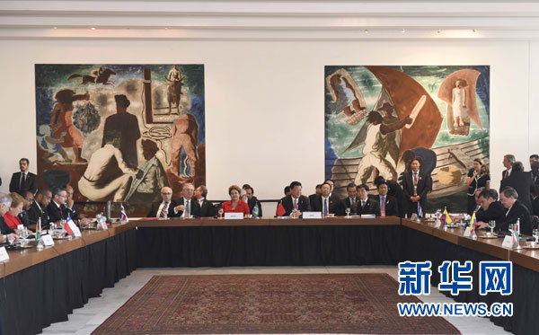 當(dāng)?shù)貢r(shí)間7月17日，國(guó)家主席習(xí)近平出席在巴西利亞舉行的中國(guó)－拉美和加勒比國(guó)家領(lǐng)導(dǎo)人會(huì)晤。 新華社記者 李學(xué)仁 攝