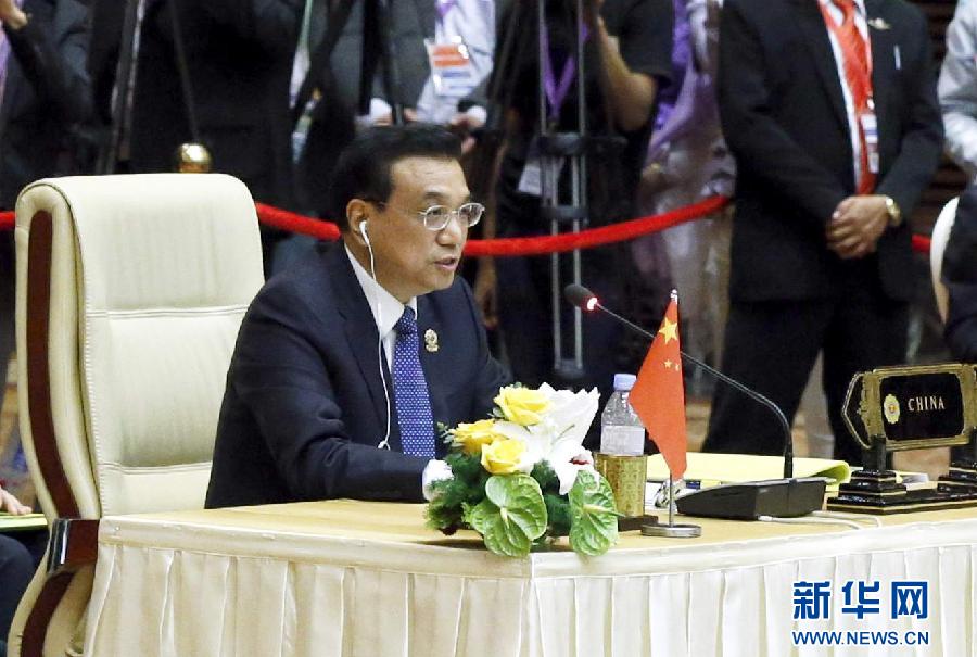 11月13日，中國國務(wù)院總理李克強(qiáng)在緬甸首都內(nèi)比都出席第17次東盟與中日韓（10+3）領(lǐng)導(dǎo)人會議。這是李克強(qiáng)在會議上講話。 新華社記者 鞠鵬 攝  