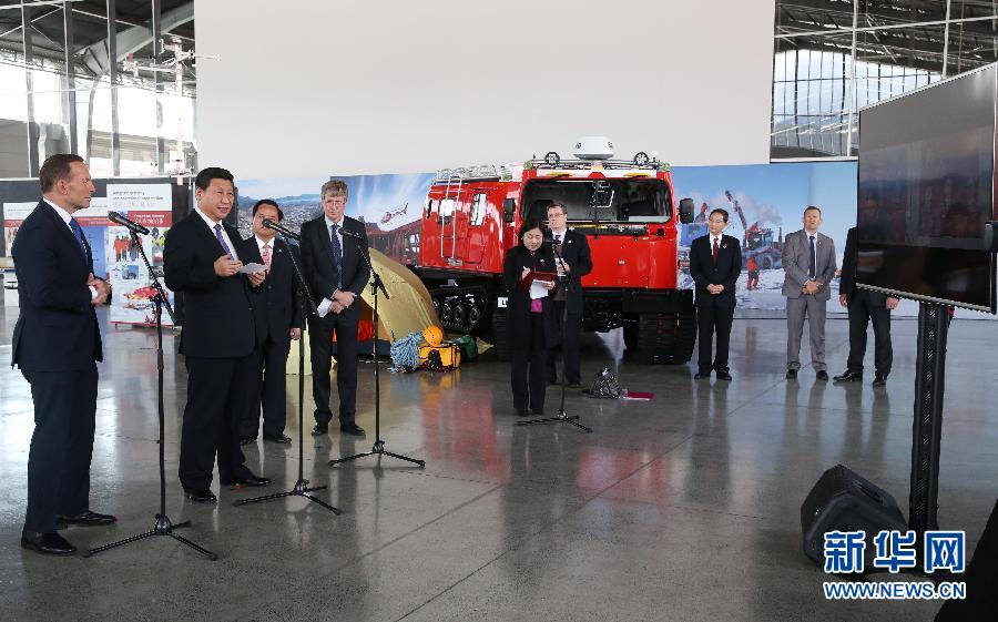 這是習(xí)近平和阿博特通過視頻連線同中澳南極科考站工作人員通話。新華社記者 姚大偉 攝 