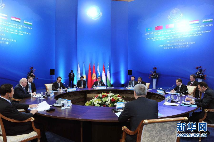12月15日，中國國務(wù)院總理李克強(qiáng)在阿斯塔納出席上海合作組織成員國政府首腦理事會第十三次會議。 新華社記者 饒愛民 攝 