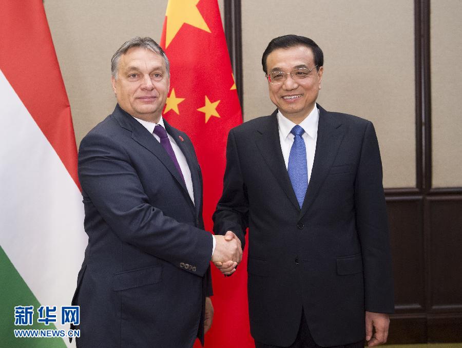 12月17日，中國(guó)國(guó)務(wù)院總理李克強(qiáng)在貝爾格萊德會(huì)見(jiàn)匈牙利總理歐爾班。 新華社記者黃敬文攝 