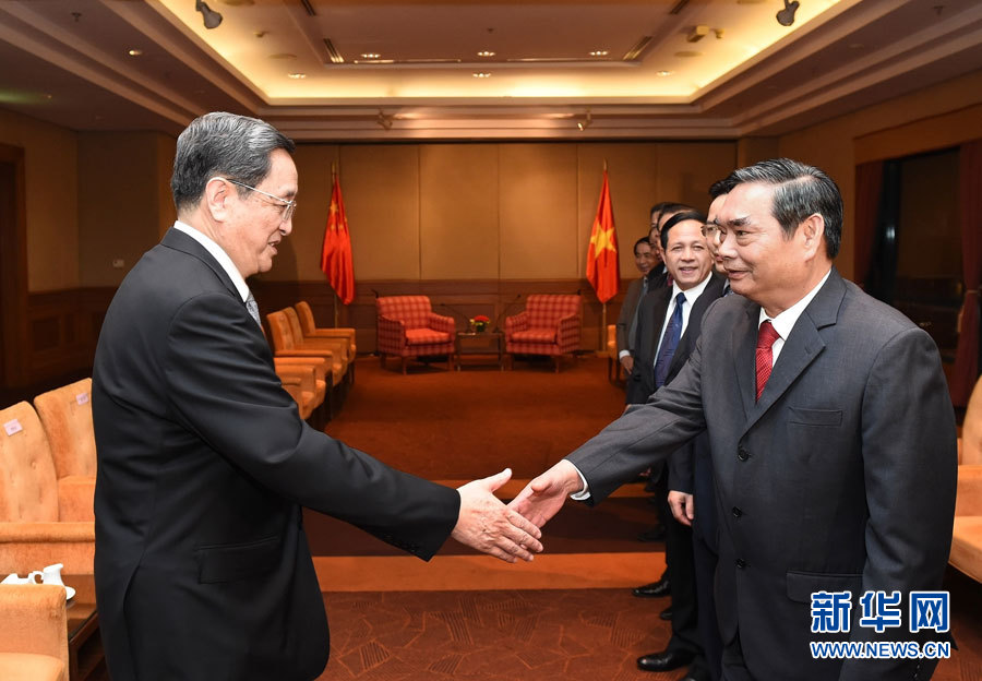 12月25日至27日，中共中央政治局常委、全國(guó)政協(xié)主席俞正聲對(duì)越南進(jìn)行正式訪問。這是12月25日，俞正聲在河內(nèi)會(huì)見越共中央書記處常務(wù)書記黎鴻英。 新華社記者劉建生攝