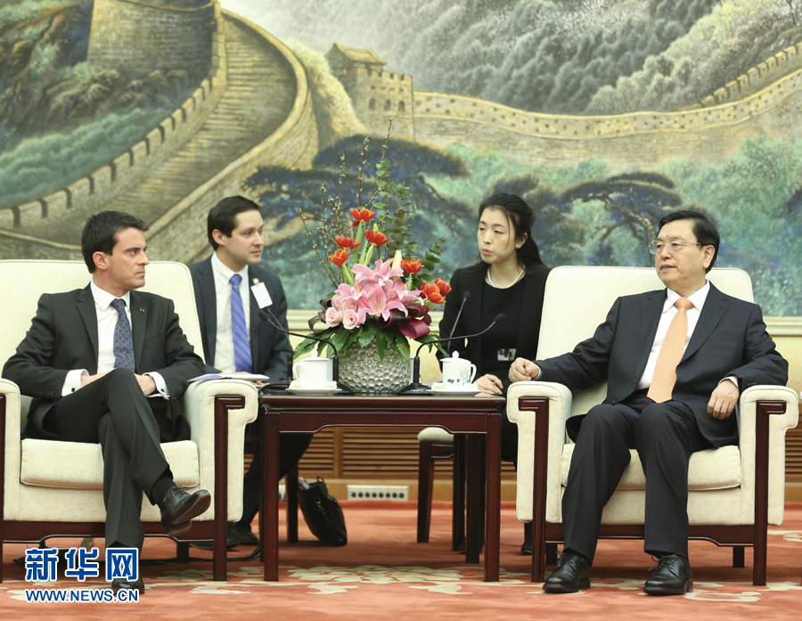 1月30日，中國(guó)全國(guó)人大常委會(huì)委員長(zhǎng)張德江在北京人民大會(huì)堂會(huì)見法國(guó)總理瓦爾斯。 新華社記者丁林 攝 