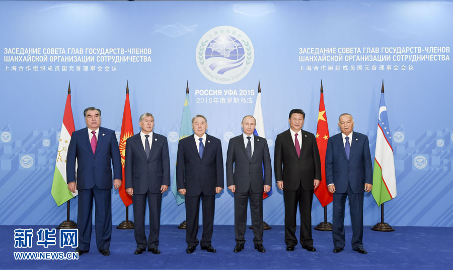 7月10日，上海合作組織成員國元首理事會第十五次會議在俄羅斯烏法舉行。國家主席習近平出席會議并發(fā)表重要講話。這是會前，成員國元首集體合影。新華社記者 李學仁 攝