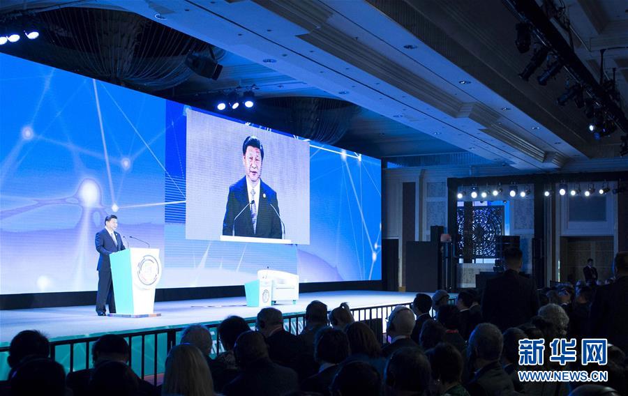 11月18日，國(guó)家主席習(xí)近平在菲律賓馬尼拉出席亞太經(jīng)合組織（APEC）工商領(lǐng)導(dǎo)人峰會(huì)并發(fā)表主旨演講。 新華社記者 王曄 攝 