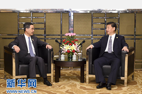 11月18日，國家主席習近平在菲律賓馬尼拉會見前來出席亞太經合組織第二十三次領導人非正式會議的香港特別行政區(qū)行政長官梁振英。新華社記者謝環(huán)馳攝