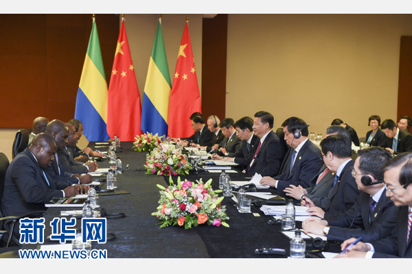 12月3日，國家主席習(xí)近平在約翰內(nèi)斯堡會見加蓬總統(tǒng)邦戈。新華社記者 謝環(huán)馳 攝 