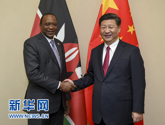 12月3日，國(guó)家主席習(xí)近平在約翰內(nèi)斯堡會(huì)見(jiàn)肯尼亞總統(tǒng)肯雅塔。新華社記者 謝環(huán)馳 攝