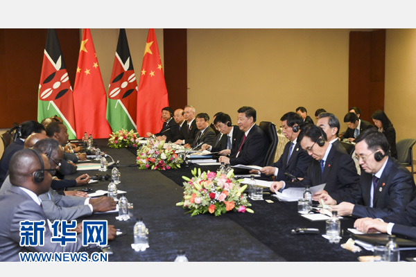 12月3日，國(guó)家主席習(xí)近平在約翰內(nèi)斯堡會(huì)見(jiàn)肯尼亞總統(tǒng)肯雅塔。新華社記者 謝環(huán)馳 攝