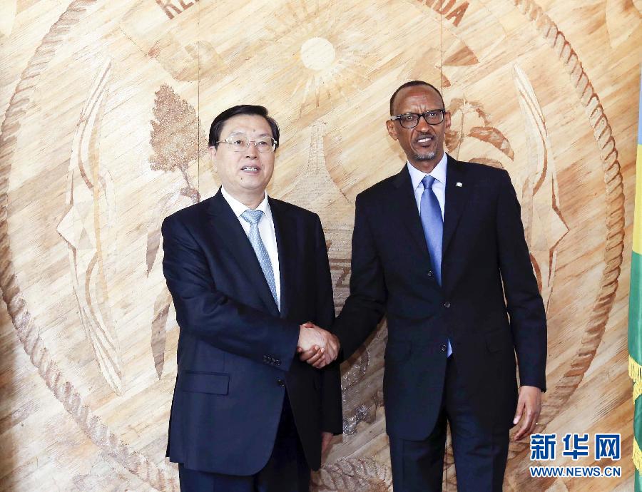 3月22日至23日，全國人大常委會(huì)委員長張德江對盧旺達(dá)進(jìn)行正式友好訪問。這是3月23日，張德江在盧旺達(dá)首都基加利會(huì)見盧旺達(dá)總統(tǒng)卡加梅。新華社記者 丁林 攝