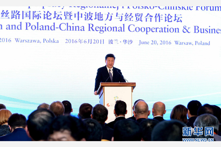 6月20日，國家主席習近平、波蘭總統(tǒng)杜達在華沙共同出席絲路國際論壇暨中波地方與經(jīng)貿(mào)合作論壇開幕式。習近平發(fā)表題為《攜手同心　共創(chuàng)未來》的重要講話。新華社記者 饒愛民 攝