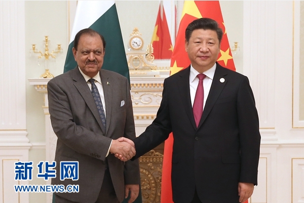 6月23日，國(guó)家主席習(xí)近平在塔什干會(huì)見(jiàn)巴基斯坦總統(tǒng)侯賽因。新華社記者馬占成攝