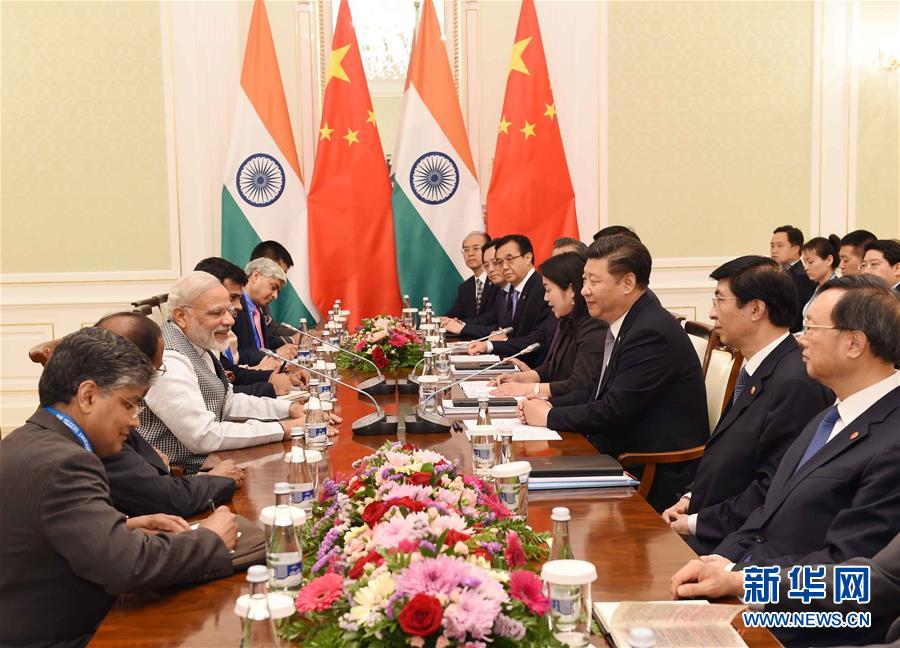 6月23日，國(guó)家主席習(xí)近平在烏茲別克斯坦塔什干會(huì)見(jiàn)印度總理莫迪。新華社記者 饒愛(ài)民攝