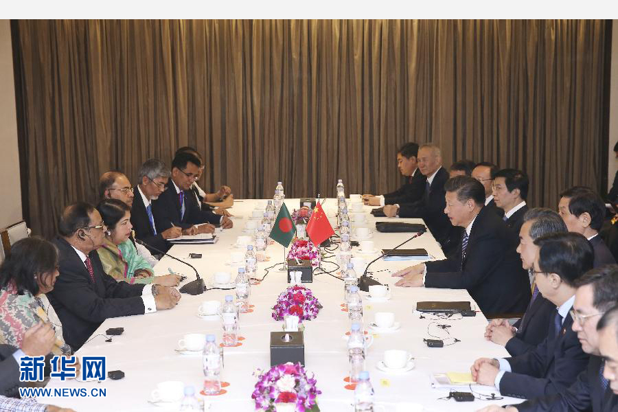 10月14日，國家主席習(xí)近平在達(dá)卡會見孟加拉國國民議會議長喬杜里。 新華社記者龐興雷攝 