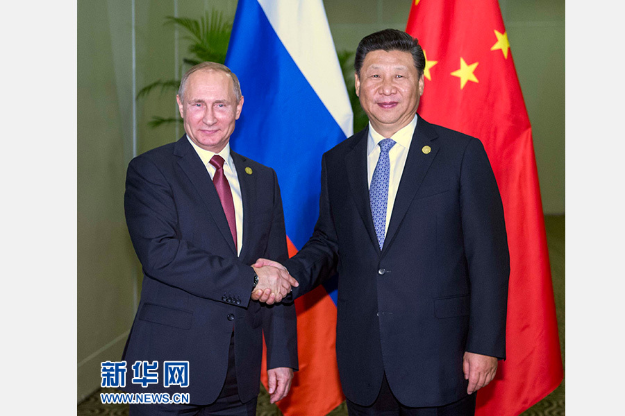 11月19日，國(guó)家主席習(xí)近平在利馬會(huì)見俄羅斯總統(tǒng)普京。 新華社記者李濤 攝