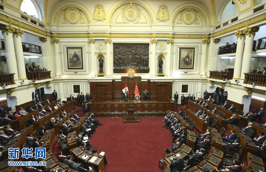 11月21日，國家主席習(xí)近平在秘魯國會(huì)發(fā)表題為《同舟共濟(jì)、揚(yáng)帆遠(yuǎn)航，共創(chuàng)中拉關(guān)系美好未來》的重要演講。 新華社記者 龐興雷 攝