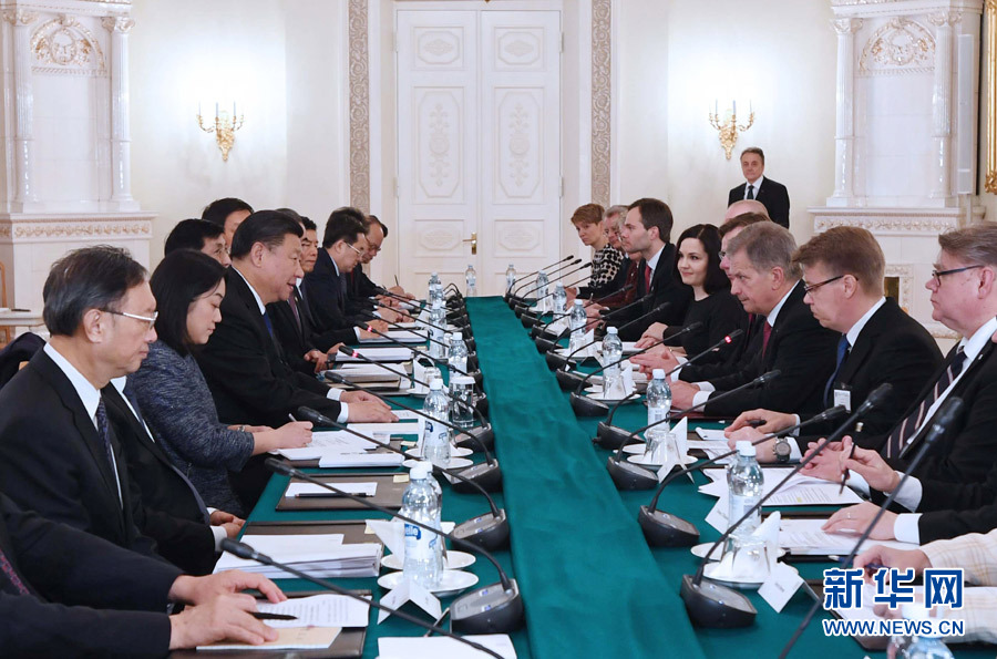 4月5日，國家主席習(xí)近平在赫爾辛基同芬蘭總統(tǒng)尼尼斯托舉行會(huì)談。 新華社記者 饒愛民 攝