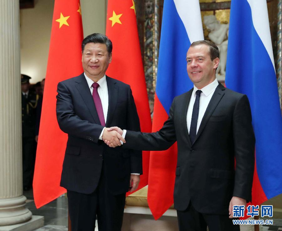 7月4日，國家主席習近平在莫斯科會見俄羅斯總理梅德韋杰夫。新華社記者 劉衛(wèi)兵 攝