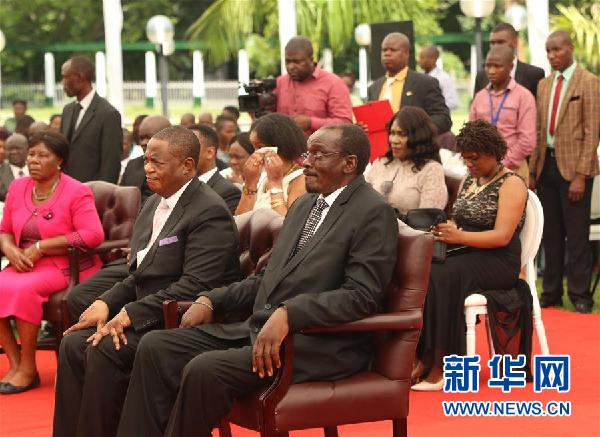 (國際)(2)津巴布韋兩位新任副總統(tǒng)宣誓就職