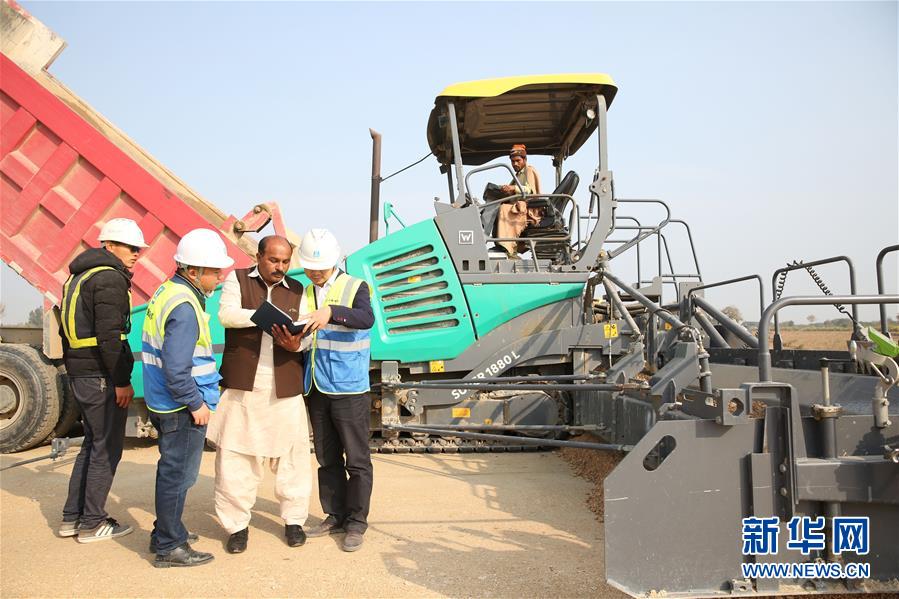 （新華全媒頭條&middot;圖文互動）（4）構(gòu)建命運共同體　開啟上合新時代&mdash;&mdash;習(xí)近平主席推動上合組織發(fā)展五年間