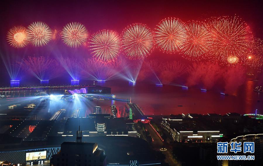 （新華全媒頭條&middot;上合青島峰會(huì)&middot;圖文互動(dòng)）（5）攜手前進(jìn)，開啟上合發(fā)展新征程 &mdash;&mdash;習(xí)近平主席主持上合組織青島峰會(huì) 并舉行系列活動(dòng)紀(jì)實(shí)