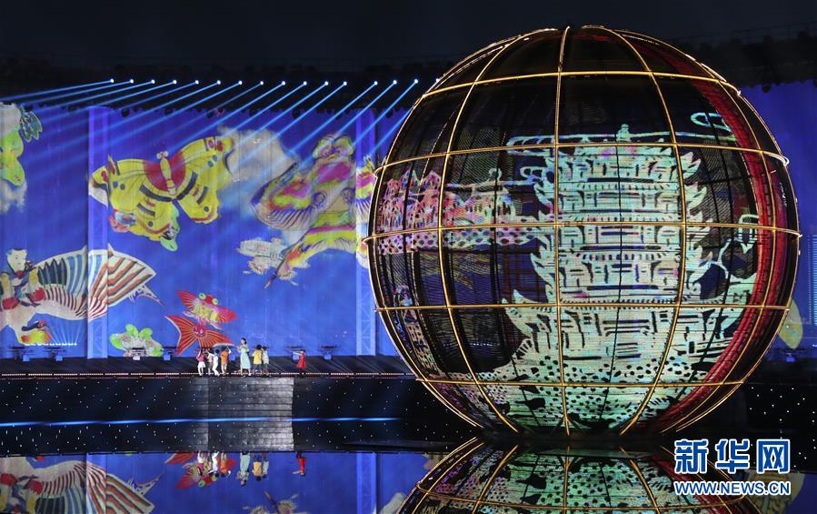 （新華全媒頭條&middot;上合青島峰會(huì)&middot;圖文互動(dòng)）（3）攜手前進(jìn)，開啟上合發(fā)展新征程 &mdash;&mdash;習(xí)近平主席主持上合組織青島峰會(huì) 并舉行系列活動(dòng)紀(jì)實(shí)