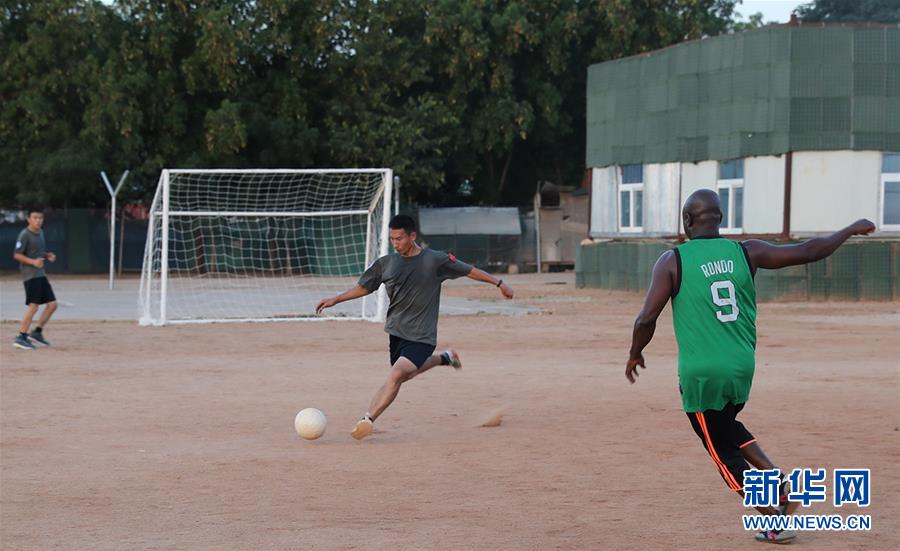 （國際&middot;圖文互動）（4）拳拳赤子心　悠悠藍盔情&mdash;&mdash;記中國赴蘇丹達爾富爾維和部隊度中秋和國慶佳節(jié)