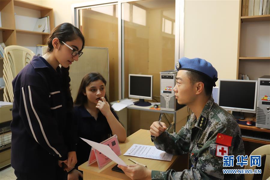 （新華網(wǎng)）（1）接力義診　傳遞友誼&mdash;&mdash;記中國(guó)赴黎維和醫(yī)療分隊(duì)在當(dāng)?shù)貙W(xué)校義診