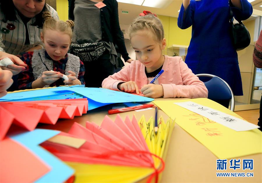 （國際&middot;圖文互動(dòng)）（4）白俄羅斯國家美術(shù)館里的中國年