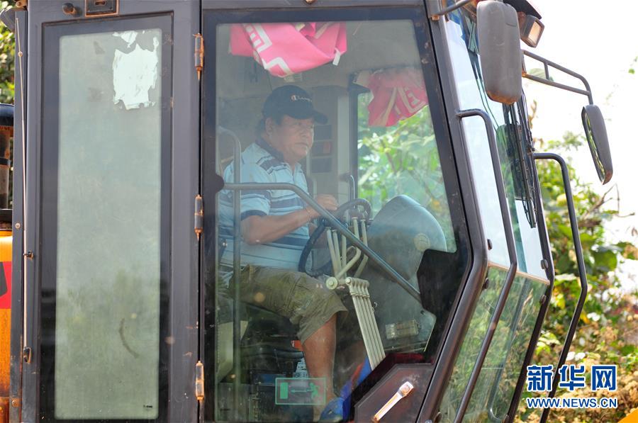 （國(guó)際&middot;&ldquo;一帶一路&rdquo;高峰論壇&middot;圖文互動(dòng)）（1）老撾村民的夢(mèng)想在中老鐵路上延伸