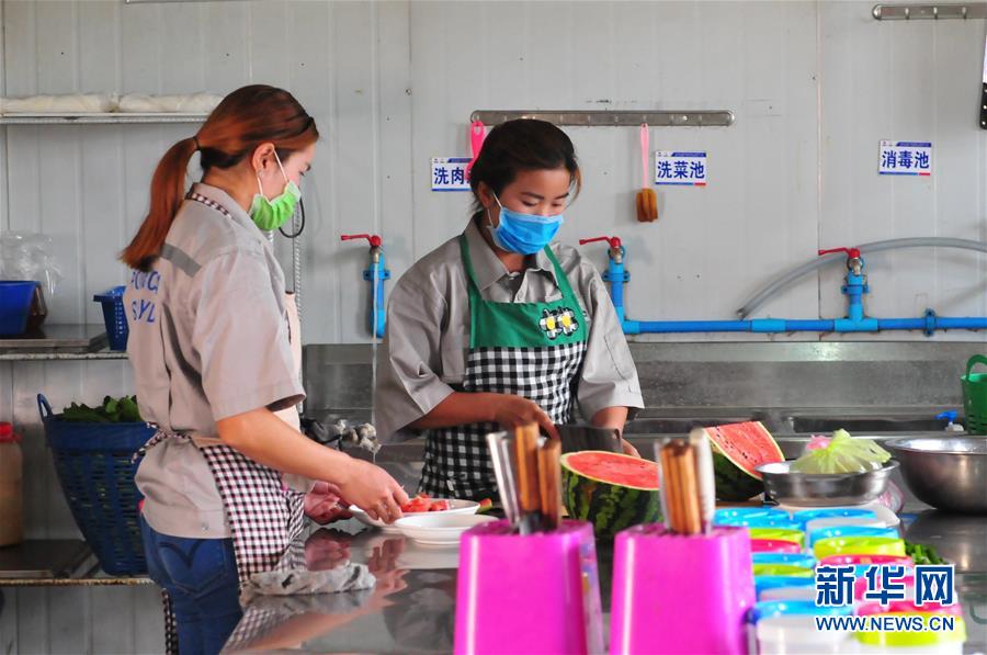 （國(guó)際&middot;&ldquo;一帶一路&rdquo;高峰論壇&middot;圖文互動(dòng)）（3）老撾村民的夢(mèng)想在中老鐵路上延伸