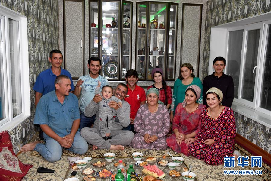 （國際&middot;圖文互動）（2）通訊：&ldquo;學習中文為我?guī)硪庀氩坏降陌l(fā)展機遇&rdquo;&mdash;&mdash;記一名&ldquo;90后&rdquo;塔吉克斯坦青年的圓夢之路